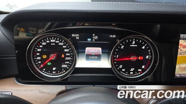 Mercedes-Benz E-Class 2020 — ფოტო 6/20
