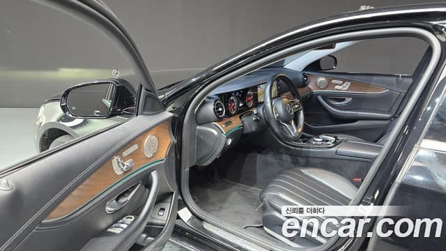 Mercedes-Benz E-Class 2020 — ფოტო 8/20