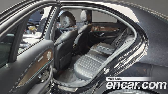 Mercedes-Benz E-Class 2020 — ფოტო 10/20