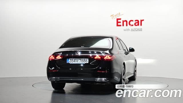 Mercedes-Benz E-Class 2025 — ფოტო 4/20