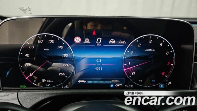 Mercedes-Benz E-Class 2025 — ფოტო 8/20