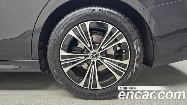Mercedes-Benz E-Class 2025 — Photo 17/30