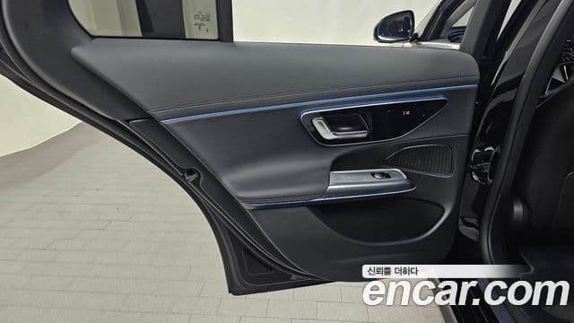 Mercedes-Benz E-Class 2025 — Photo 16/30
