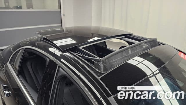 Mercedes-Benz E-Class 2025 — Photo 21/30