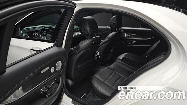 Mercedes-Benz E-Class 2019 — ფოტო 12/20