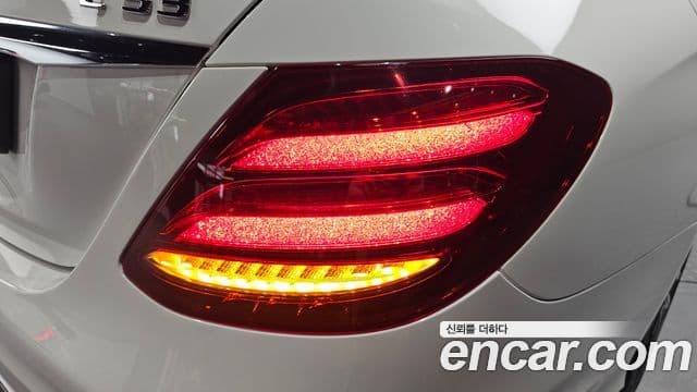 Mercedes-Benz E-Class 2019 — ფოტო 37/37