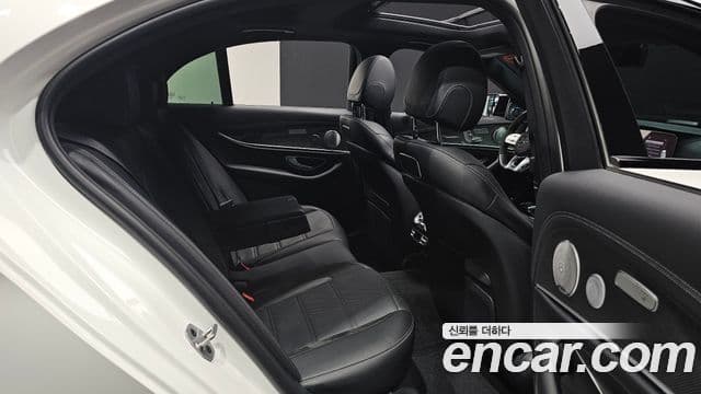 Mercedes-Benz E-Class 2019 — ფოტო 7/37
