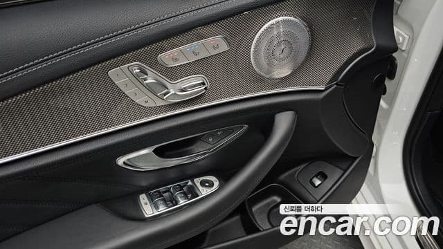 Mercedes-Benz E-Class 2019 — ფოტო 16/37