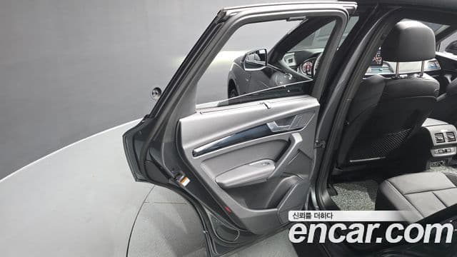 Audi Q5 2024 — ფოტო 27/39