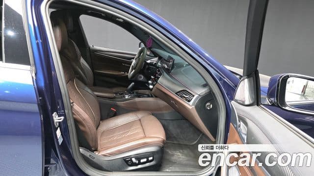 BMW 5 Series 2019 — Фото 11/20