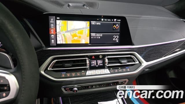 BMW X7 2022 — ფოტო 14/20