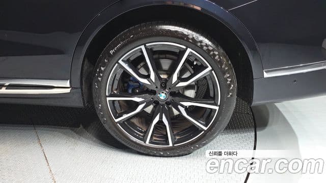 BMW X7 2022 — ფოტო 20/33