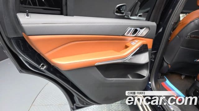 BMW X7 2022 — ფოტო 29/33