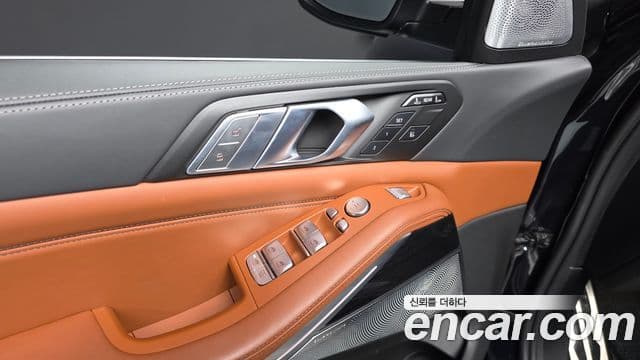 BMW X7 2022 — ფოტო 32/33