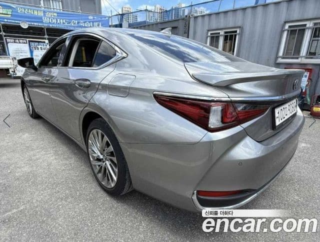 Lexus ES300h 2022 — Şəkil 4/14