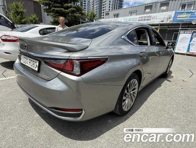 Lexus ES300h 2022 — Şəkil 10/14