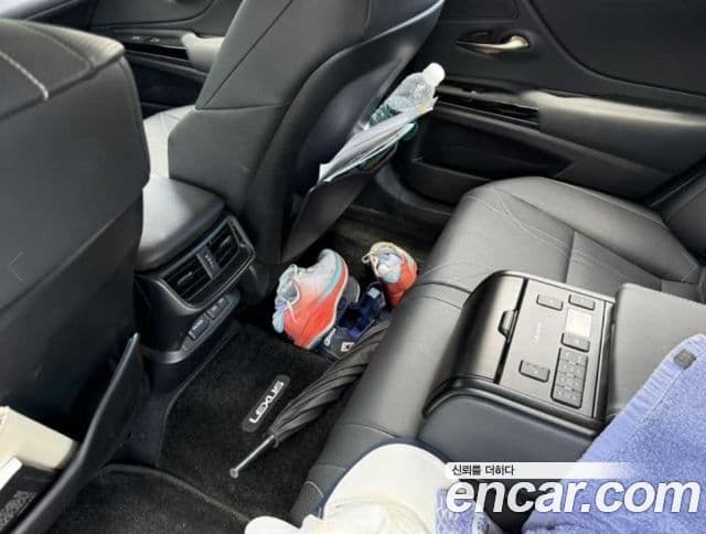 Lexus ES300h 2022 — Şəkil 13/14