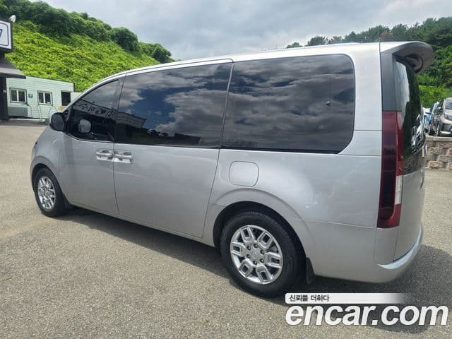 Hyundai Staria 2021 — ფოტო 4/20