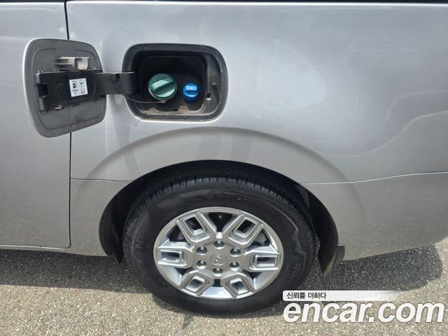 Hyundai Staria 2021 — ფოტო 8/20