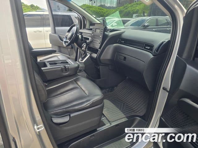 Hyundai Staria 2021 — ფოტო 16/20