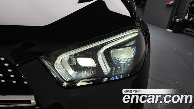 Mercedes-Benz GLE-Class 2022 — Photo 12/39