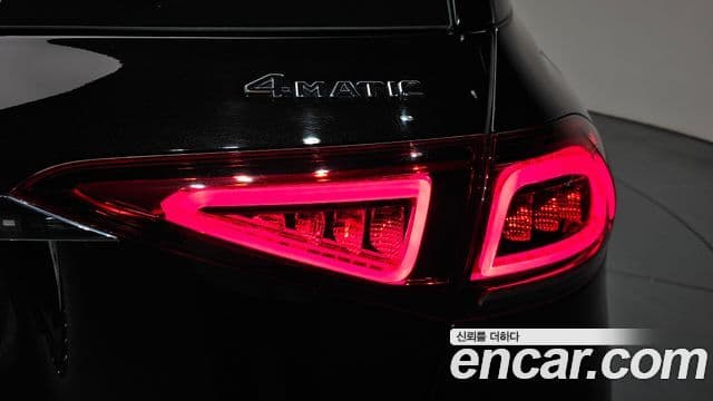 Mercedes-Benz GLE-Class 2022 — Photo 28/39