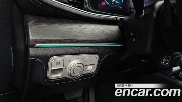 Mercedes-Benz GLE-Class 2022 — Photo 17/39