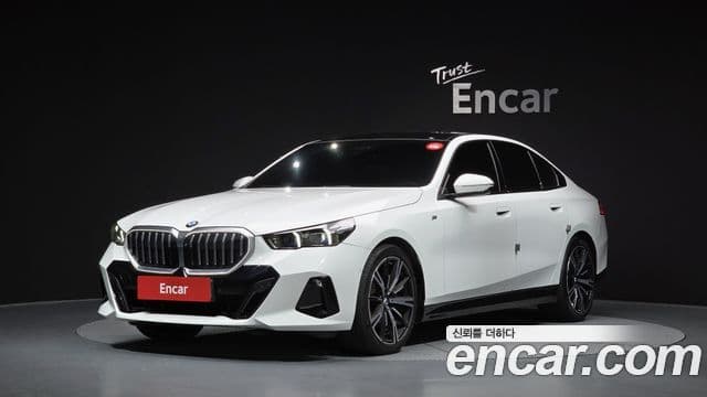 BMW 5 Series 2023 — Şəkil 5/33