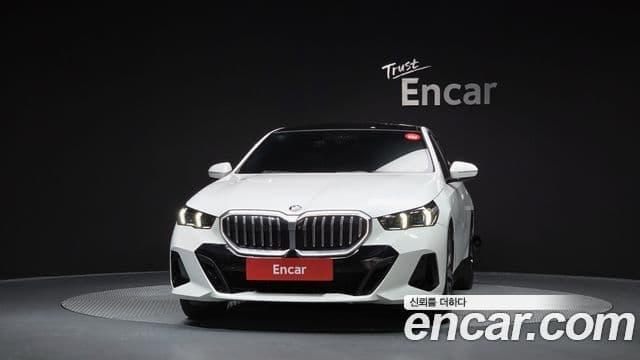 BMW 5 Series 2023 — Şəkil 21/33