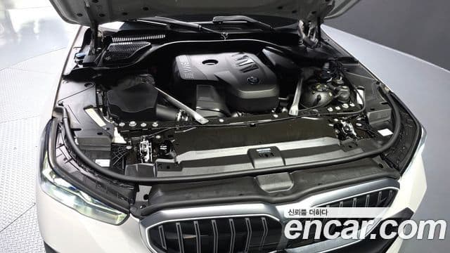 BMW 5 Series 2023 — Şəkil 14/33