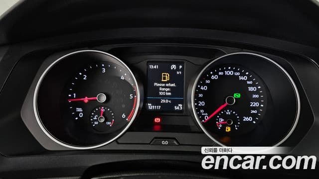 Volkswagen Tiguan 2018 — ფოტო 8/20