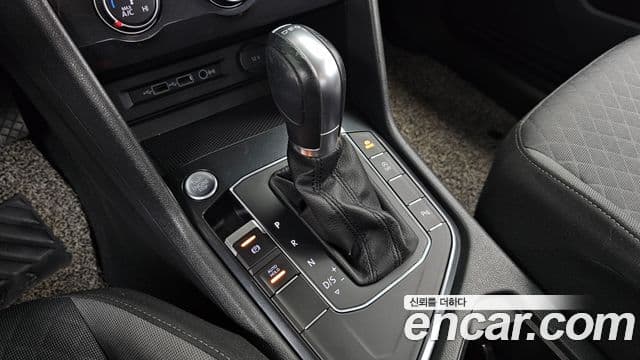 Volkswagen Tiguan 2018 — ფოტო 9/20