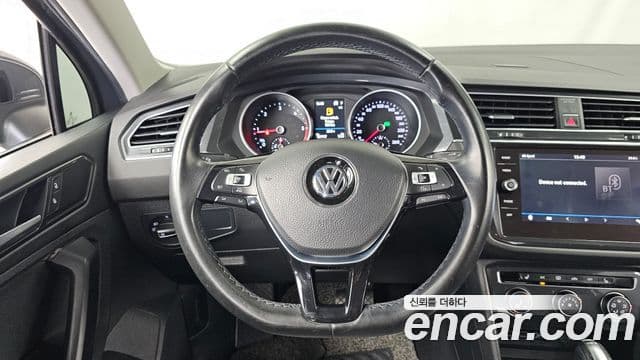 Volkswagen Tiguan 2018 — ფოტო 13/20