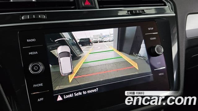 Volkswagen Tiguan 2018 — ფოტო 15/20