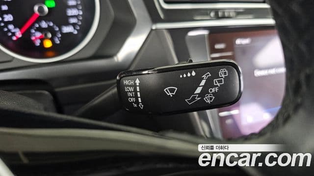 Volkswagen Tiguan 2018 — ფოტო 18/20