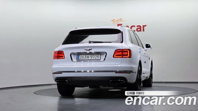 Bentley Bentayga 2018 — Photo 8/20