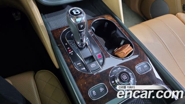 Bentley Bentayga 2018 — Photo 2/20