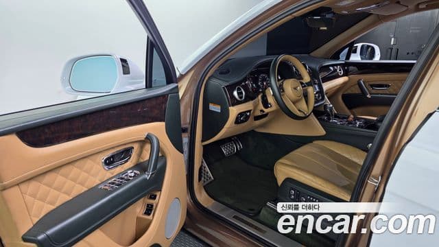 Bentley Bentayga 2018 — Photo 15/20