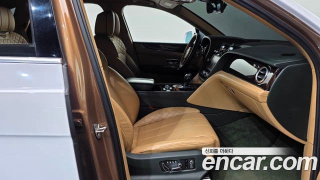 Bentley Bentayga 2018 — Photo 14/20