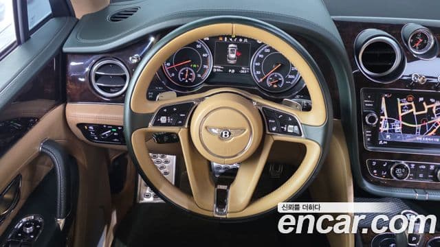 Bentley Bentayga 2018 — Photo 11/20