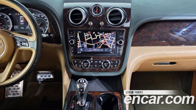 Bentley Bentayga 2018 — Photo 16/20