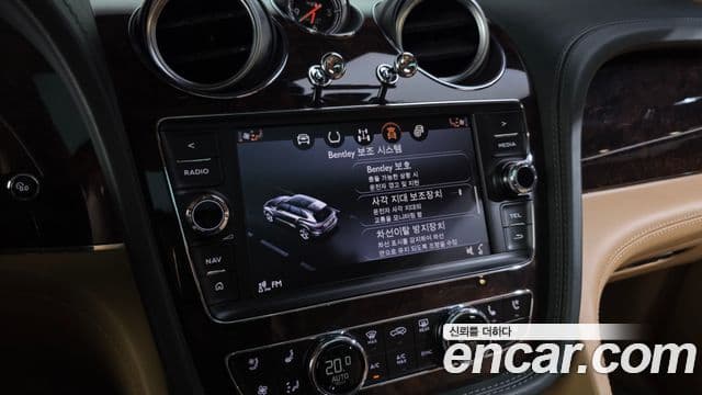 Bentley Bentayga 2018 — Photo 18/20