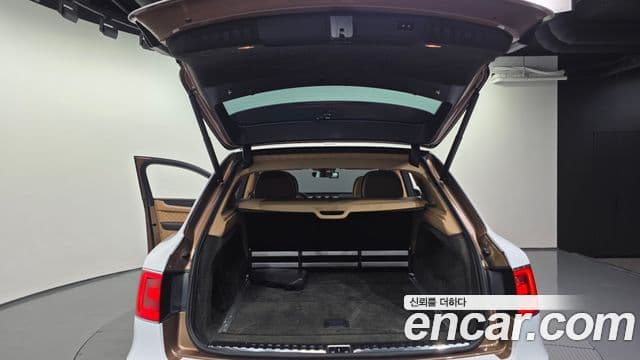 Bentley Bentayga 2018 — Photo 17/20