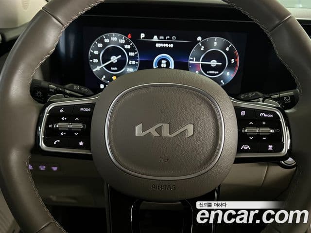 Kia Carnival 2023 — фото 7 из 20