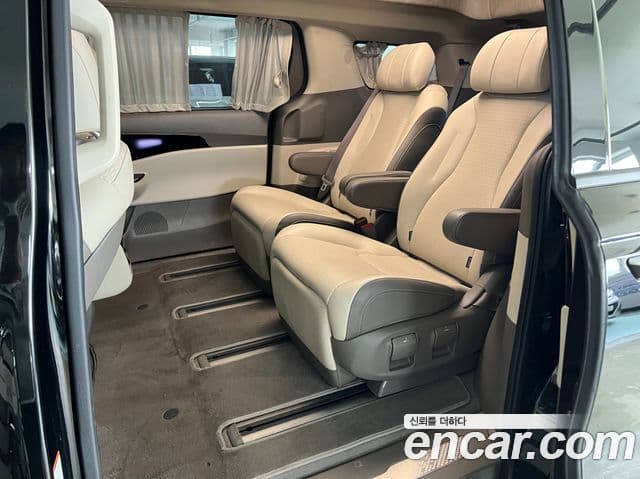 Kia Carnival 2023 — фото 15 из 20
