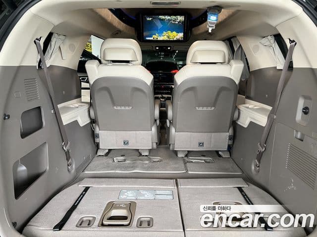Kia Carnival 2023 — фото 18 из 20