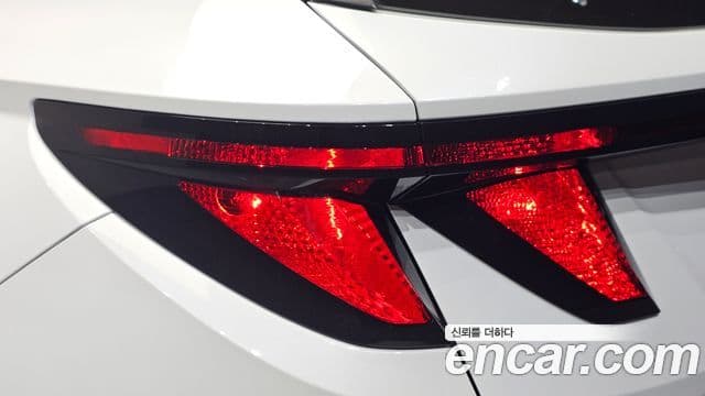 Hyundai Tucson Hybrid 2022 — ფოტო 31/32