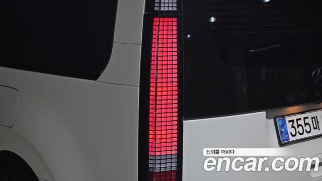 Hyundai Staria 2025 — Photo 7/36