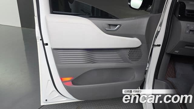 Hyundai Staria 2025 — Photo 31/36