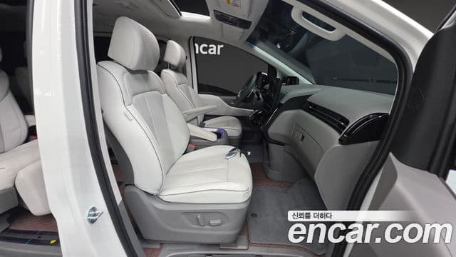 Hyundai Staria 2025 — Photo 19/36